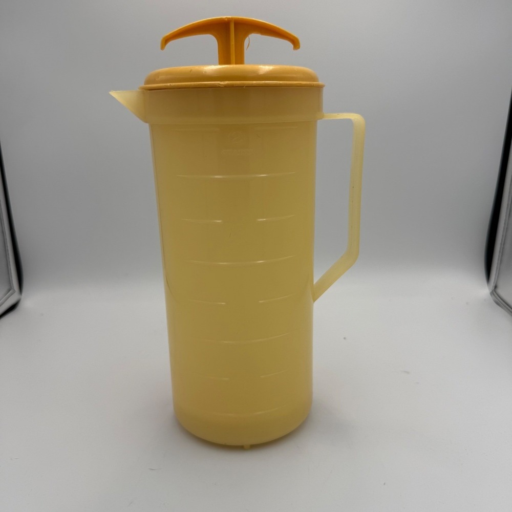 Vintage Federal Housewares 2 Quart Pitcher Harvest Yellow Push Button Plunger